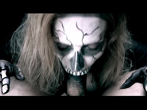 ❤️ Demon cailín sucking coileach lena béal dubh agus shlogtha cum. ❤️❌ Just a porn linn ❌